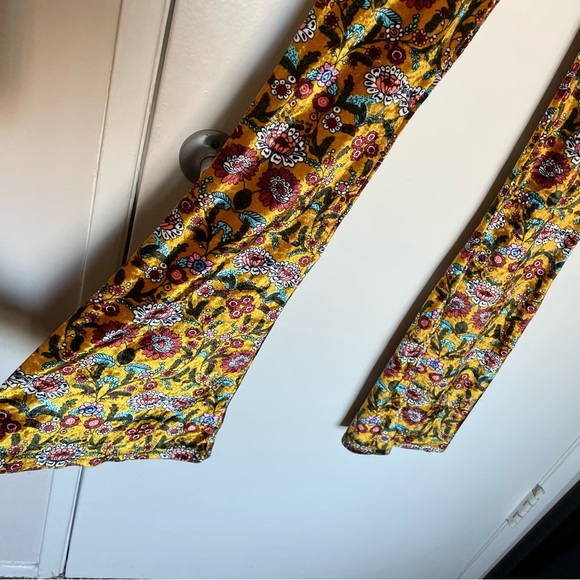 Current Mood 70s vibe velvet paisley floral print flare pants yellow red - Picture 2 of 7